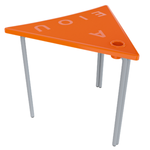 Mesa triangular superficie plástica
